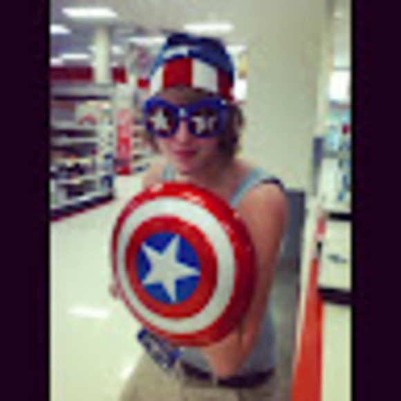 Meet your Posher, Jenn - Picture 1 of 1